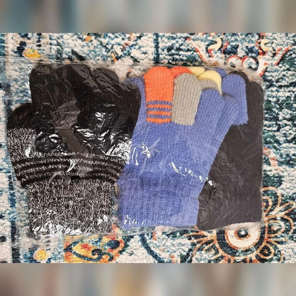NWT 3-pack Boys Winter Gloves Ages 3-6